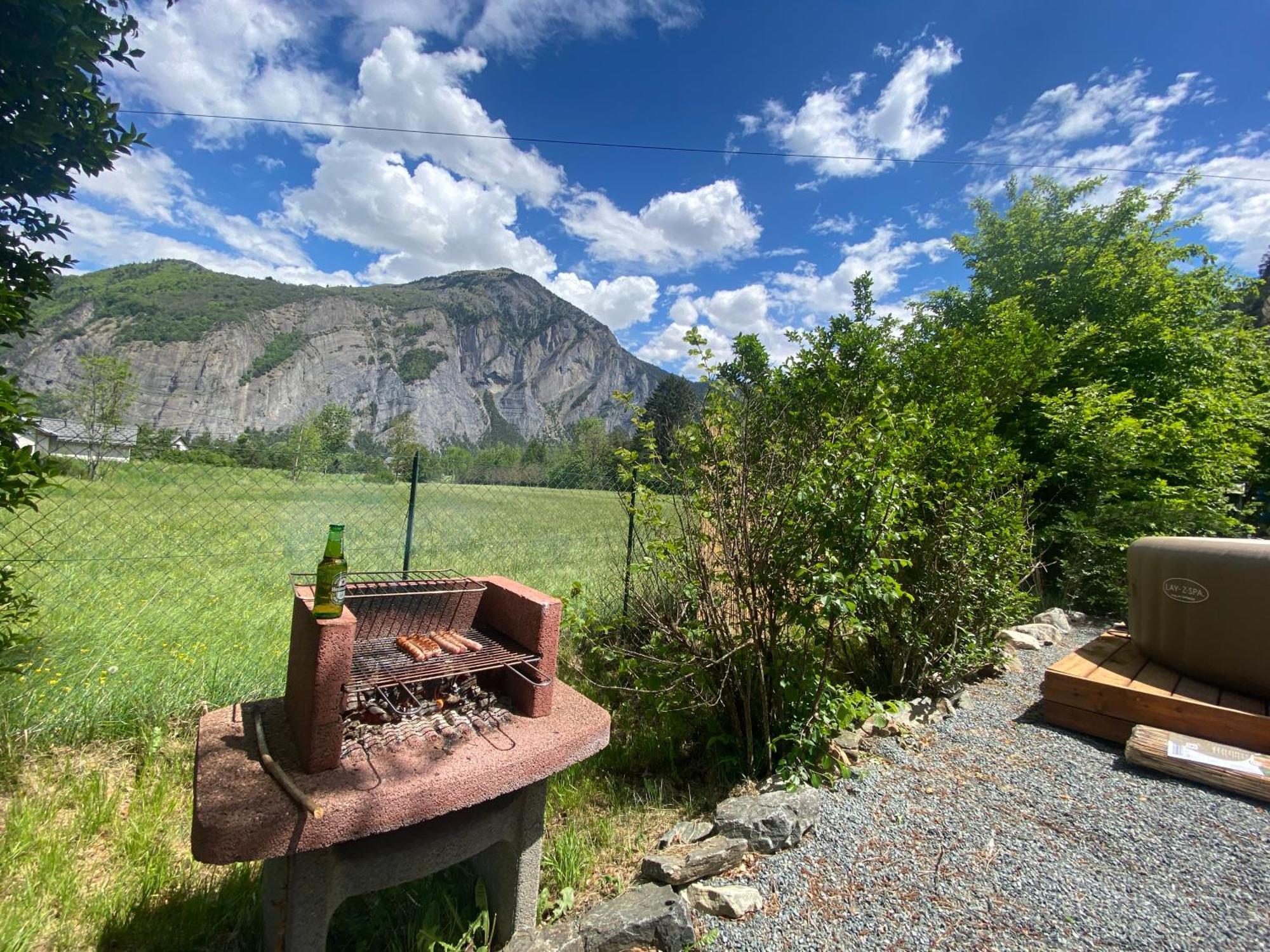 Petit Chalet A Bourg D Oisans Villa Le Bourg-d'Oisans Bagian luar foto